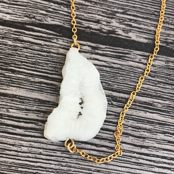 Jewelry - Gorgeous raw Stone Necklace